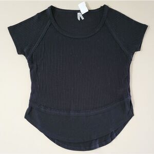 Mudd Women's Black Waffle-knit Short Sleeve Top